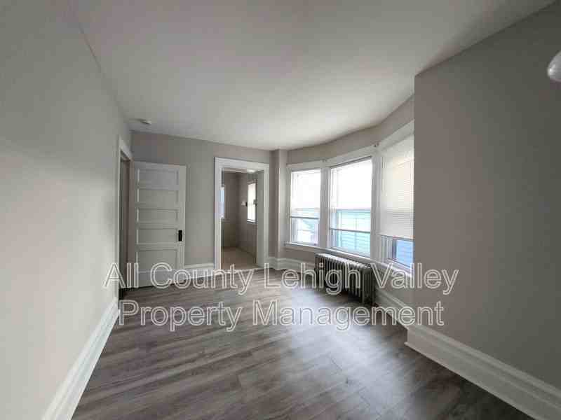 226 E Ettwein St - Photo 6 of 12