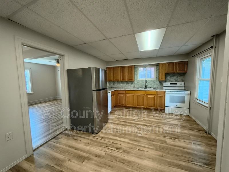 365 E Prospect St - Photo 2 of 9