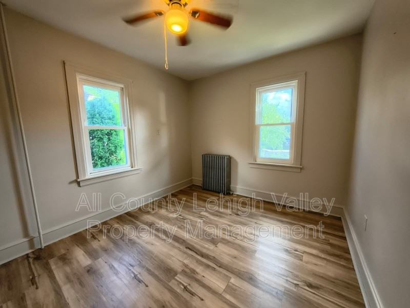 365 E Prospect St - Photo 5 of 9