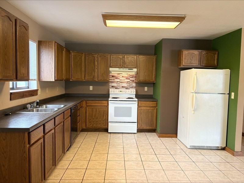 1160 Schabow St - Photo 2 of 10