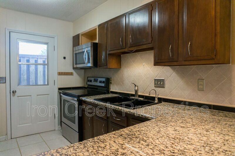 137 Colony Dr - Photo 6 of 17