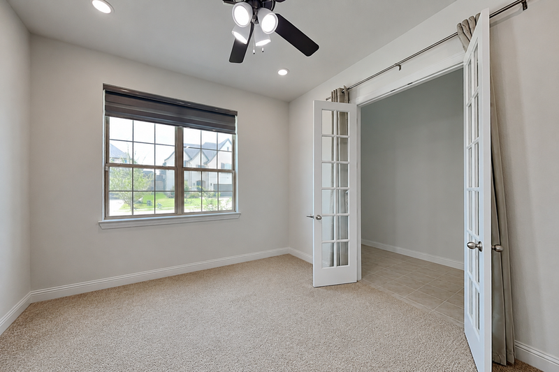 2931 Genevieve Ln - Photo 4 of 34