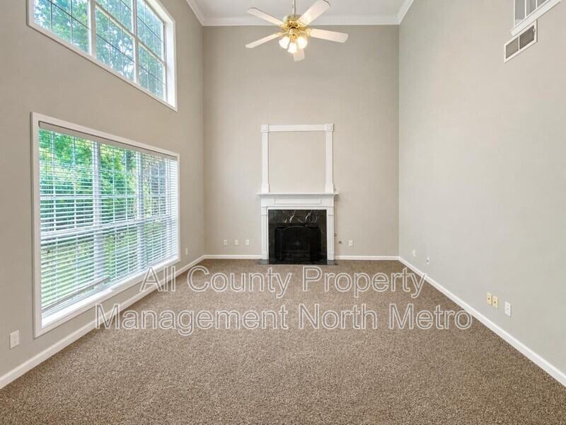 550 Elgaen Ct - Photo 4 of 14