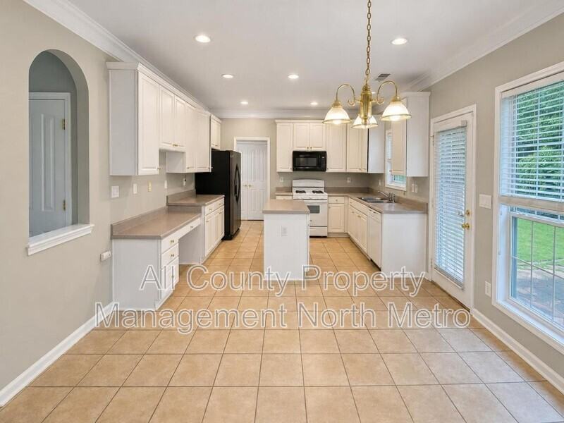 550 Elgaen Ct - Photo 5 of 14