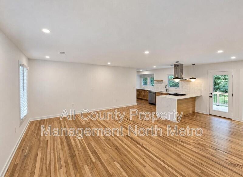 4335 King Springs Rd Se - Photo 2 of 21