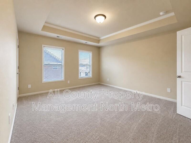 4905 Hudson Sq - Photo 5 of 14