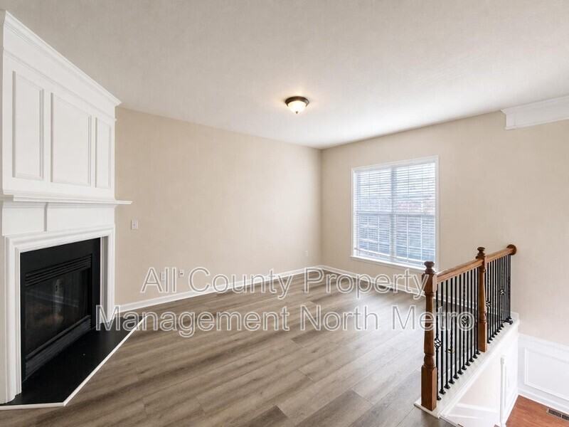 1006 Whittington Way - Photo 2 of 16