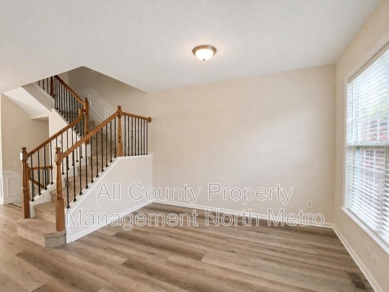 1006 Whittington Way - Photo 4 of 16