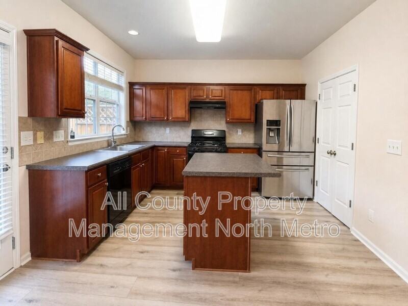 1006 Whittington Way - Photo 5 of 16