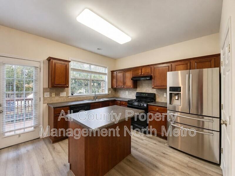 1006 Whittington Way - Photo 6 of 16