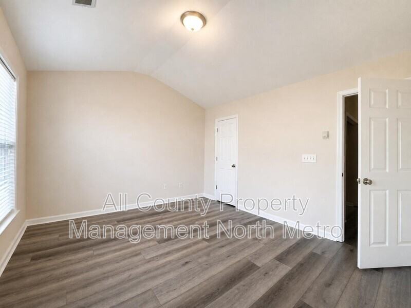 1006 Whittington Way - Photo 7 of 16