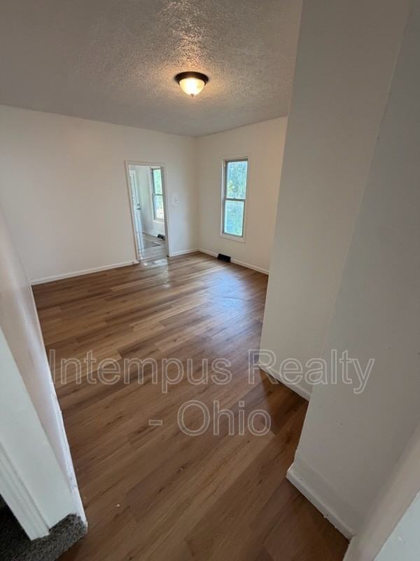 45 Park Ave - Photo 6 of 8