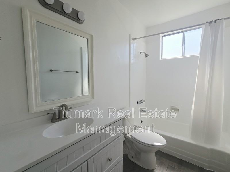 1121 E Palmer Ave #4 - Photo 3 of 4