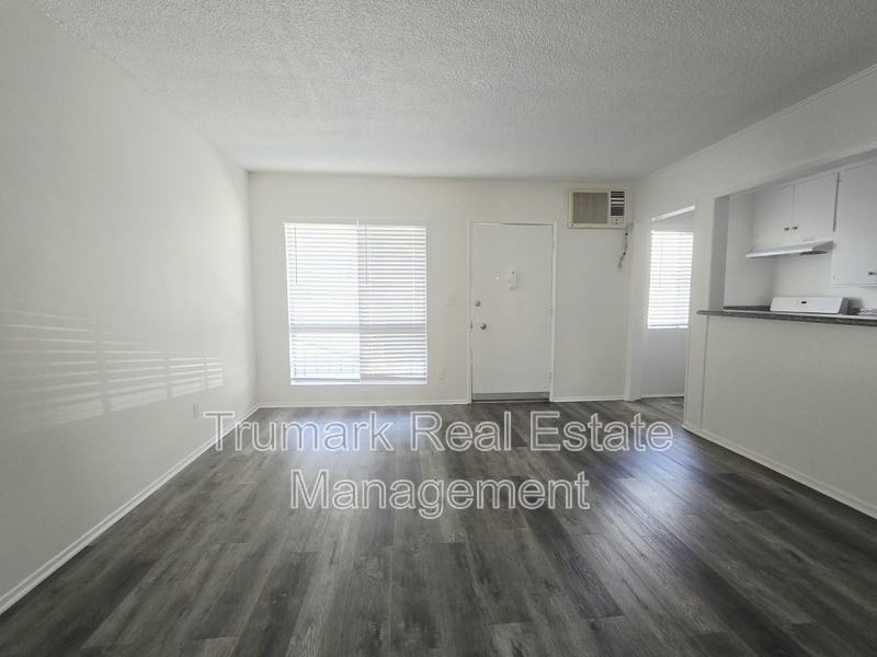 1121 E Palmer Ave #4 - Photo 4 of 4