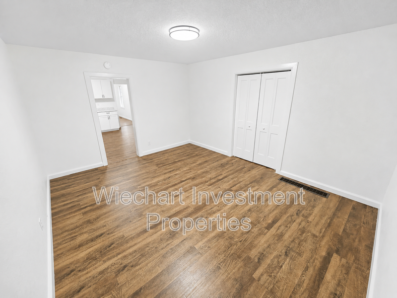 620 W Wayne St - Photo 3 of 10