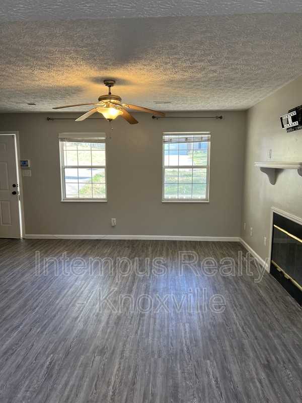 6014 Waterbury Ln - Photo 3 of 42