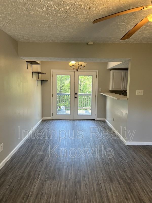 6014 Waterbury Ln - Photo 4 of 42