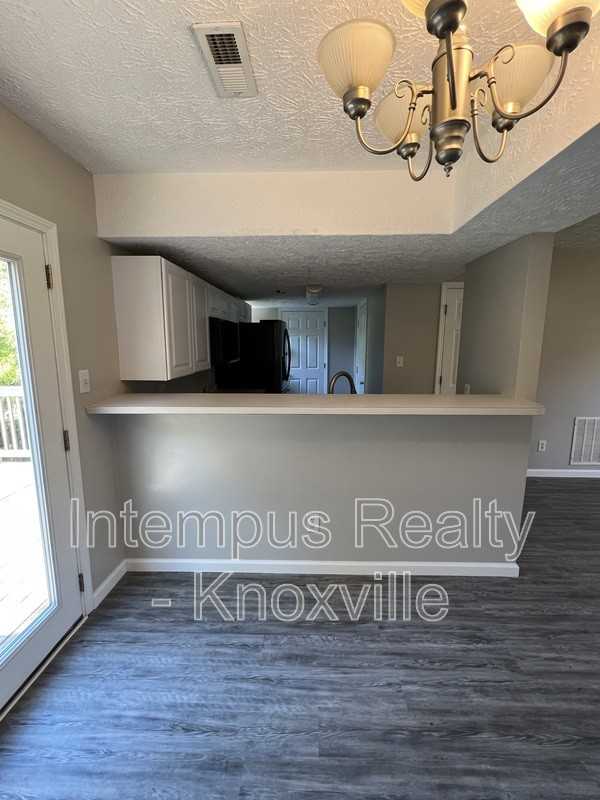 6014 Waterbury Ln - Photo 5 of 42
