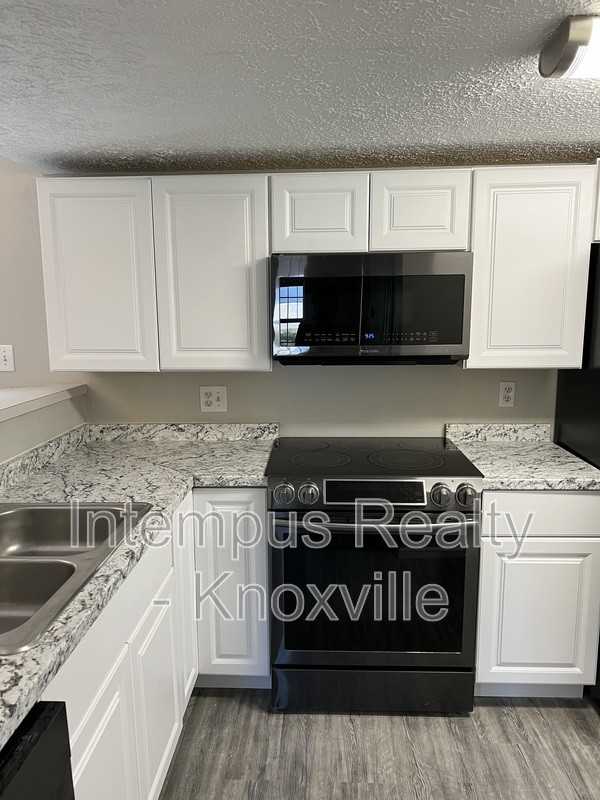 6014 Waterbury Ln - Photo 7 of 42