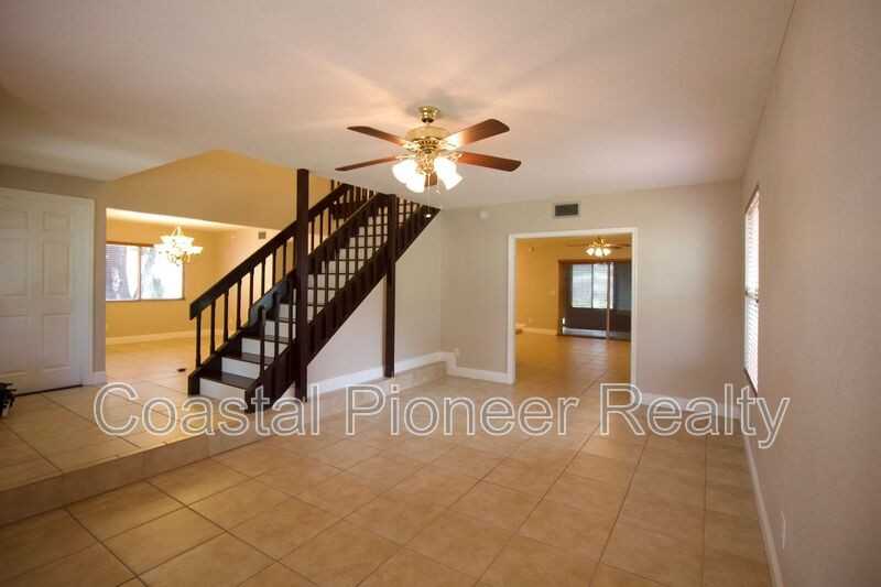 1817 Laurence Ct - Photo 4 of 32