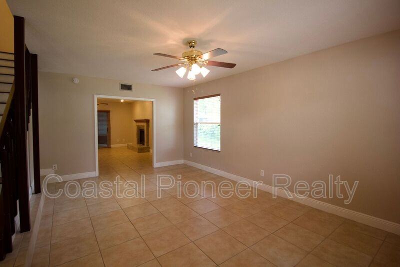 1817 Laurence Ct - Photo 5 of 32