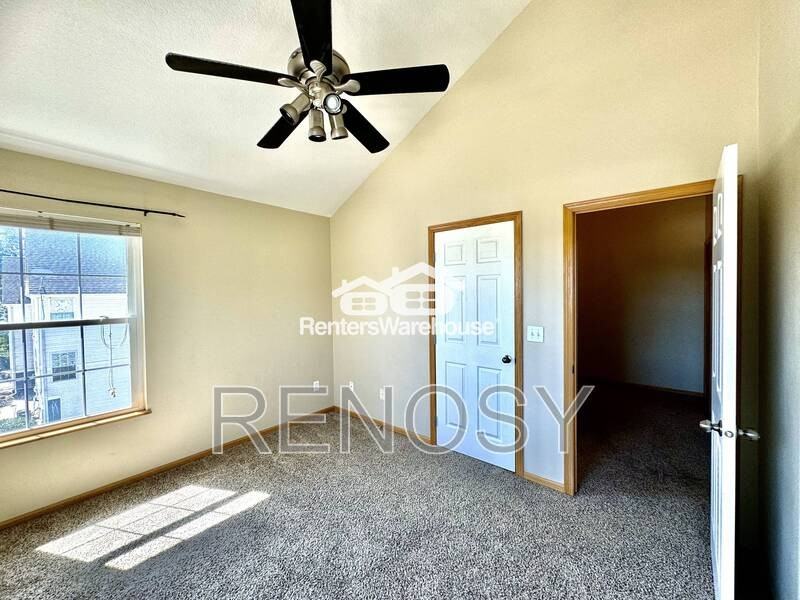1228 Se Village View Ln - Photo 4 of 17