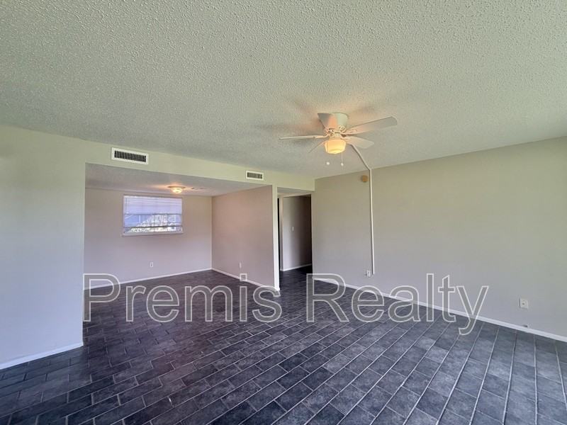 200 Country Club Dr - Photo 2 of 16