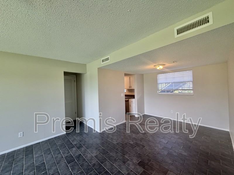 200 Country Club Dr - Photo 3 of 16