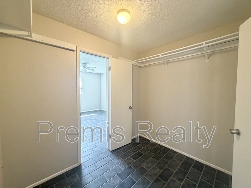 200 Country Club Dr - Photo 7 of 16
