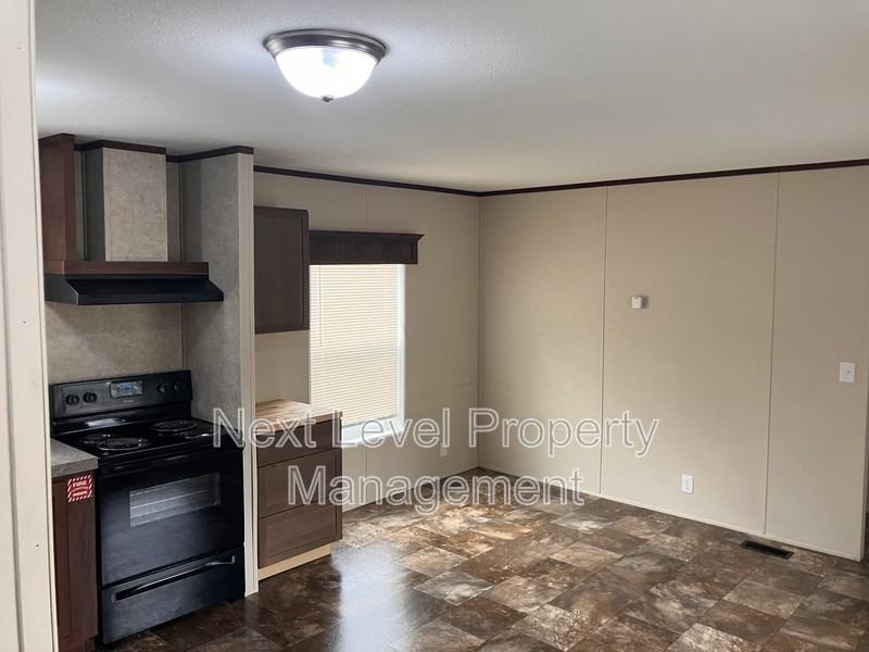 2115 Hwye - Photo 4 of 7