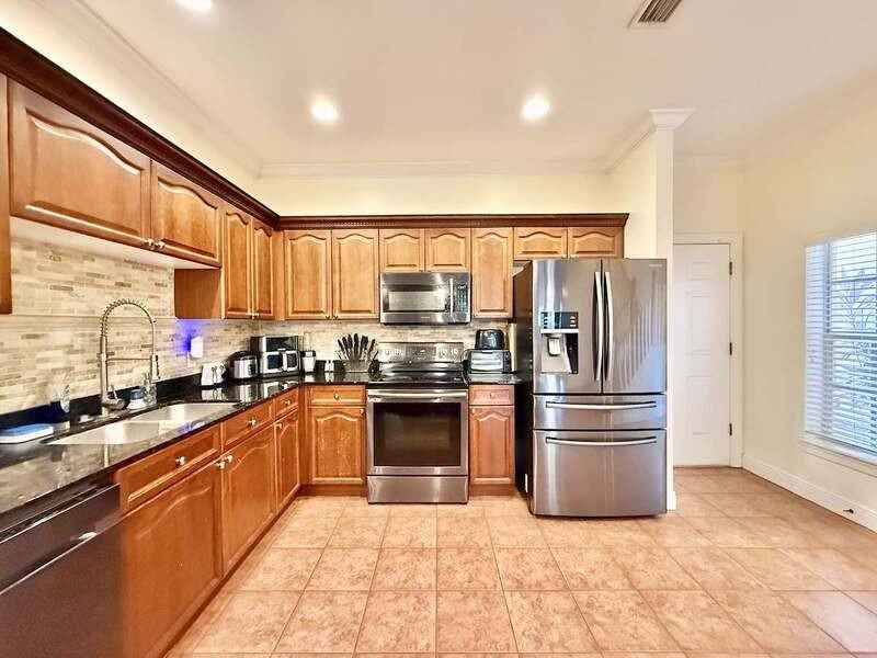 131 Valencia Cir - Photo 6 of 50