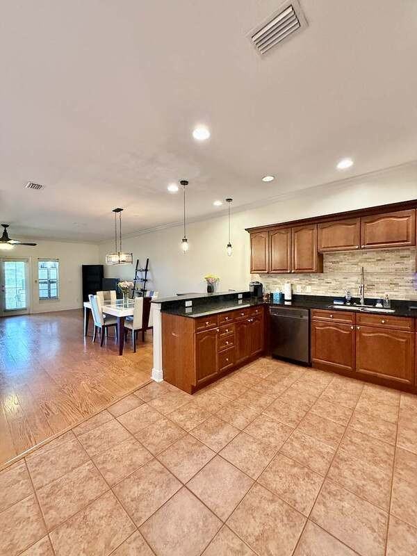 131 Valencia Cir - Photo 7 of 50
