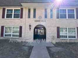 featured image of 650 E 12th St