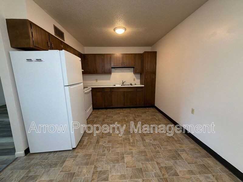 650 E 12th St - Photo 5 of 10