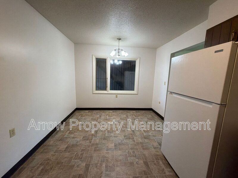 650 E 12th St - Photo 6 of 10