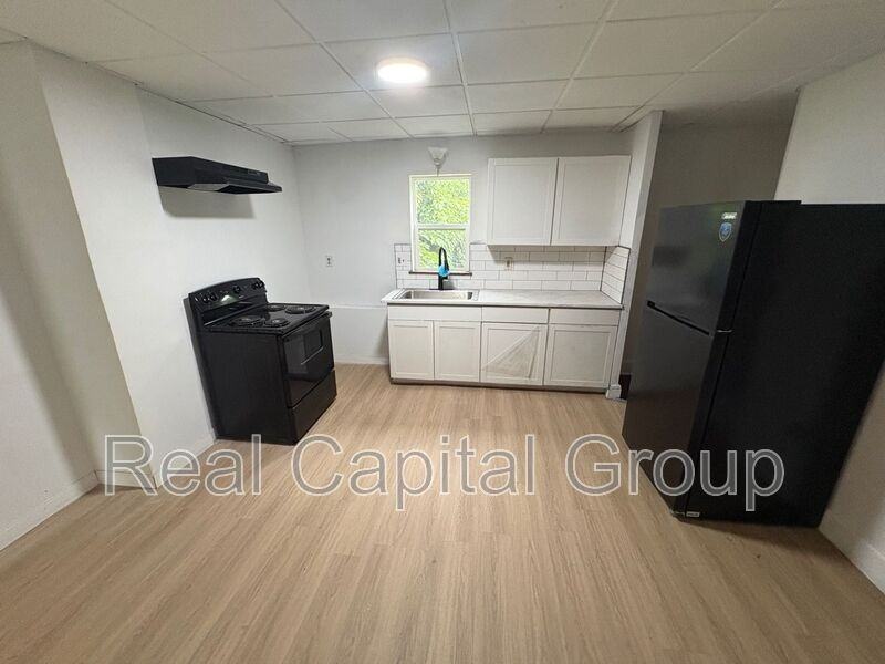 1345 3rd St #2 - Photo 4 of 25