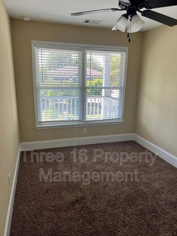 1555 Craig St - Photo 3 of 34