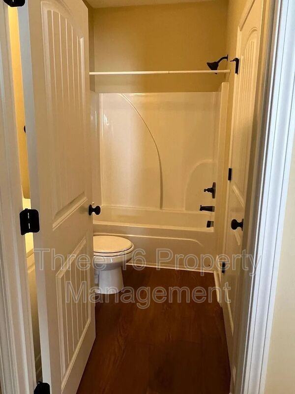1555 Craig St - Photo 4 of 34