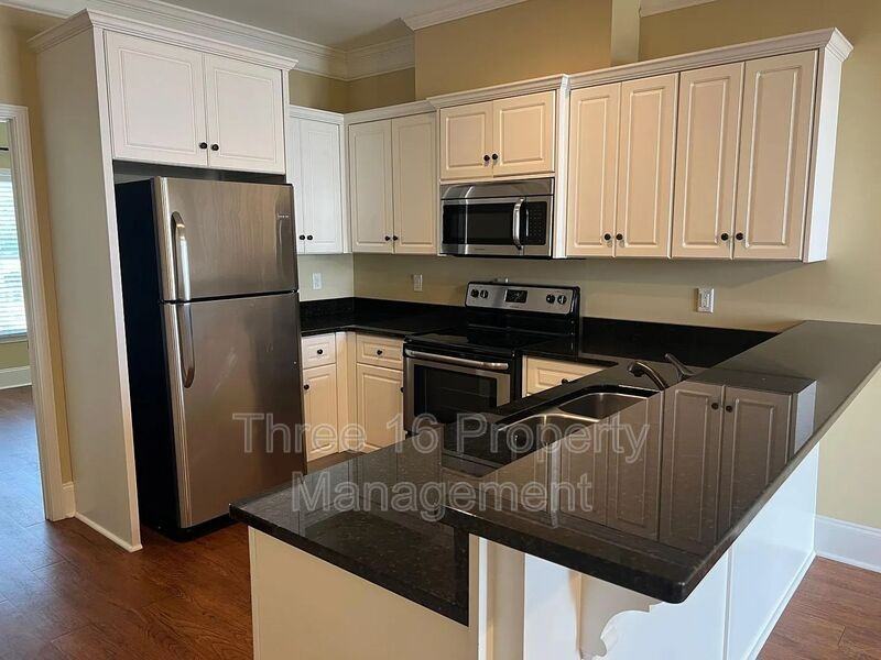 1555 Craig St - Photo 5 of 34