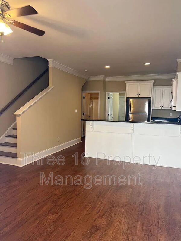 1555 Craig St - Photo 6 of 34