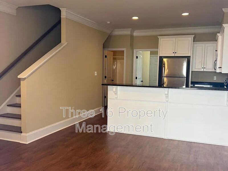 1555 Craig St - Photo 7 of 34