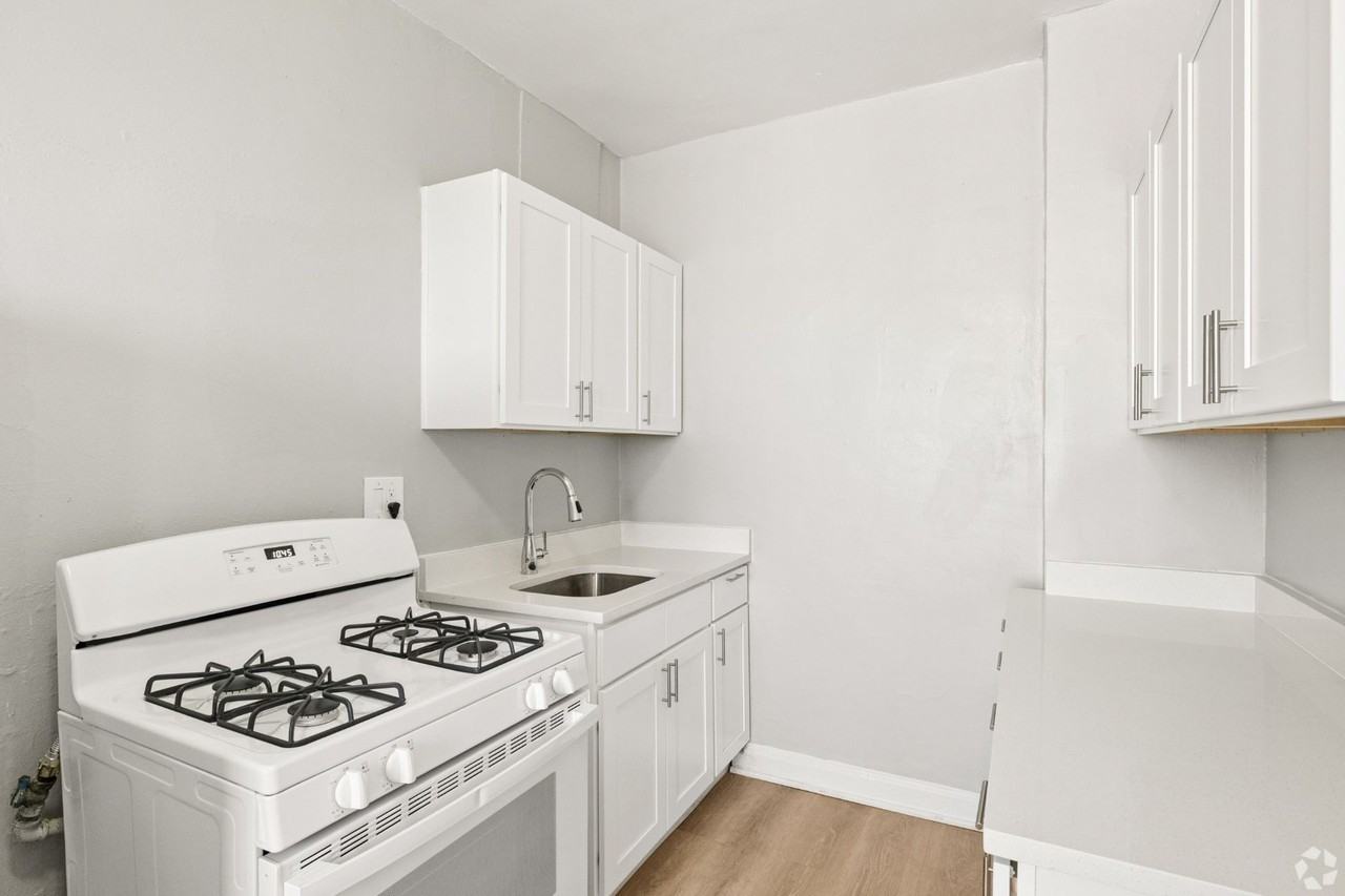 Oaklawn Apartments - Photo 4 of 31