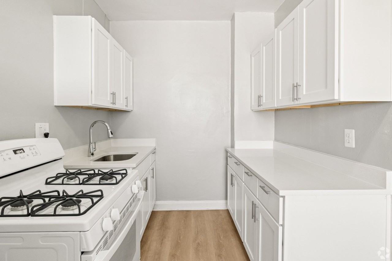 Oaklawn Apartments - Photo 5 of 31
