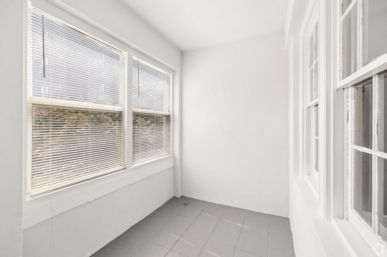 Oaklawn Apartments - Photo 6 of 31