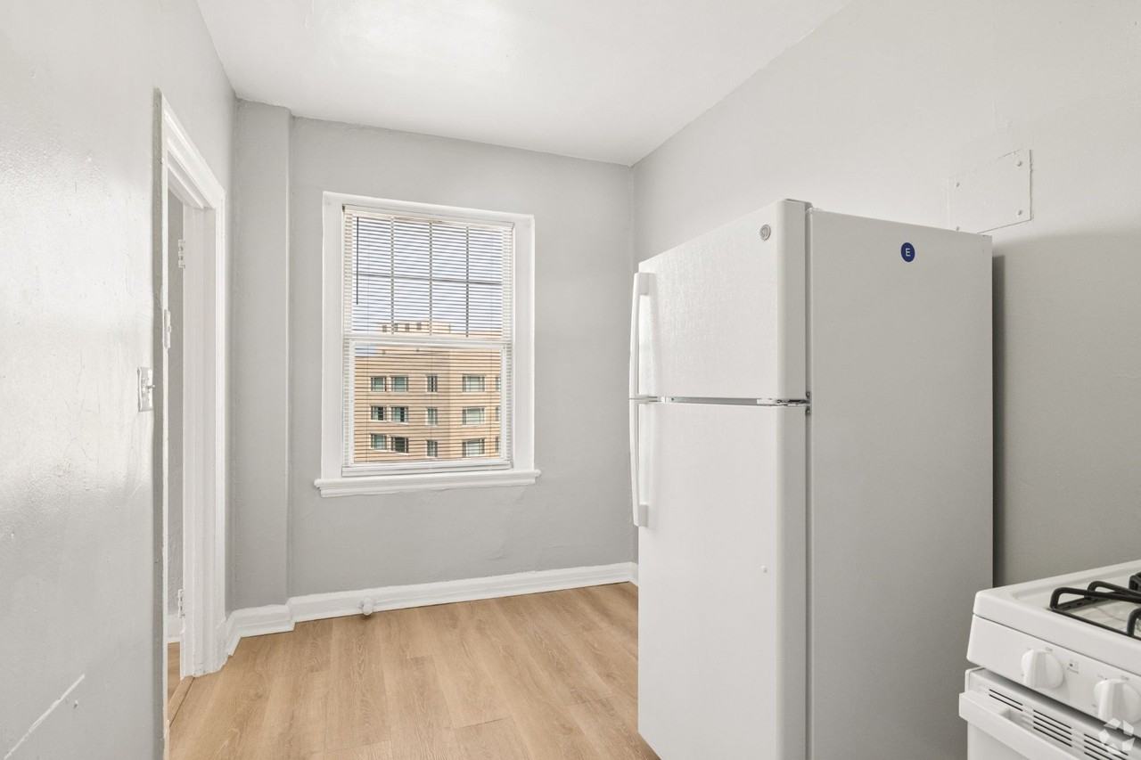 Oaklawn Apartments - Photo 7 of 31