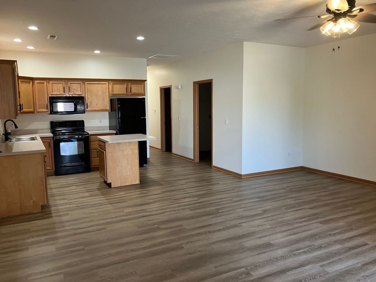 1011 Laurel Tree Ct - Photo 2 of 14