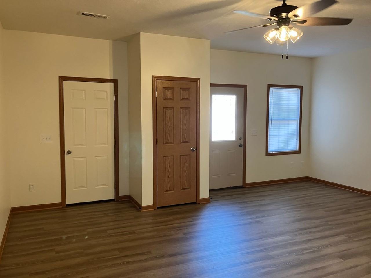 1011 Laurel Tree Ct - Photo 4 of 14