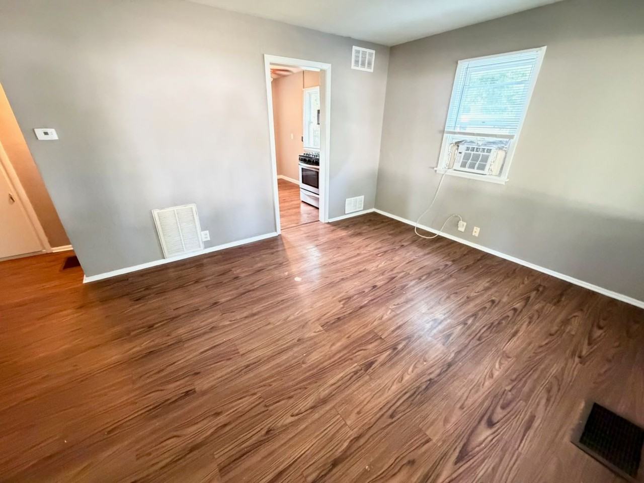 908 N Gregory St - Photo 2 of 14