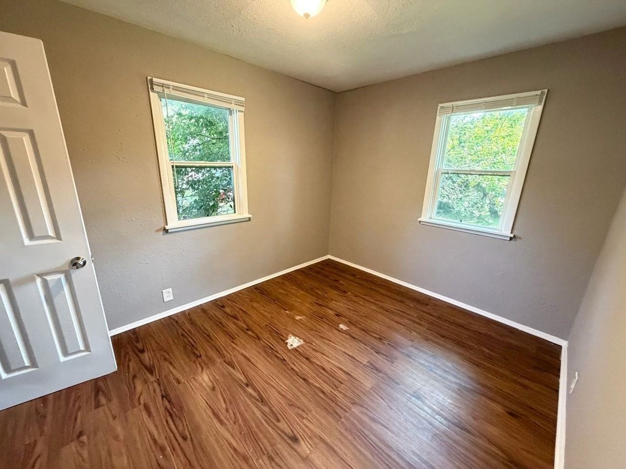 908 N Gregory St - Photo 5 of 14