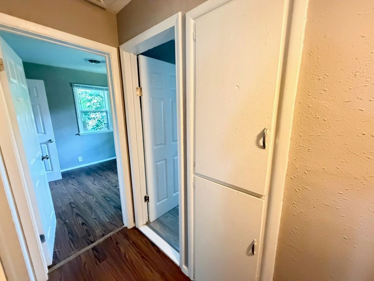 908 N Gregory St - Photo 7 of 14